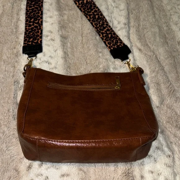 Elegant Brown Leather Shoulder Bag - Picture 4 of 6